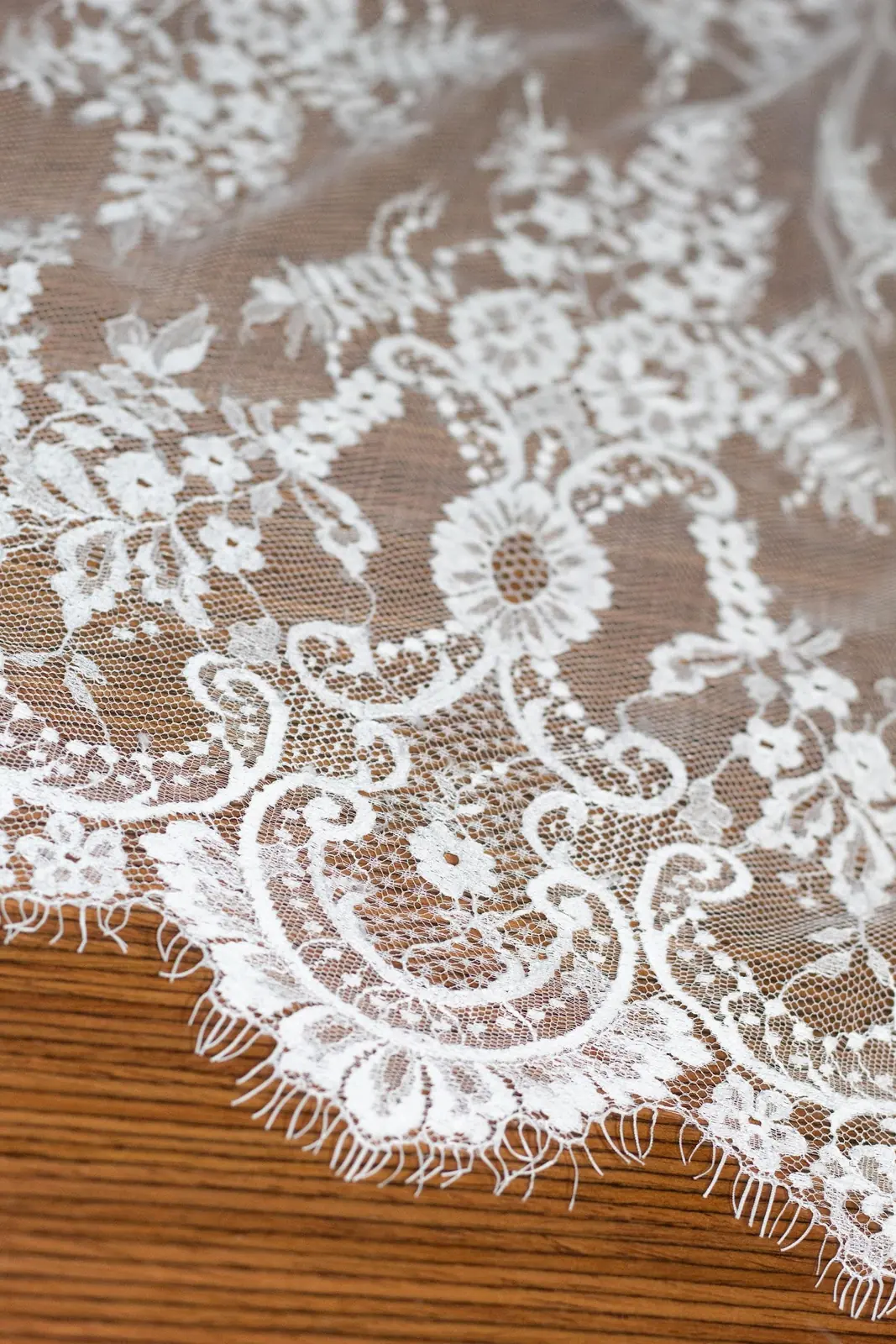 Encaje Chantilly de novia color marfil, ref. N-04